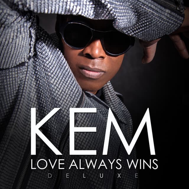 Capa de Love Always Wins (Deluxe)